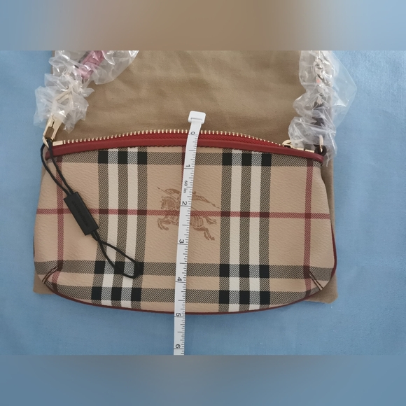 Authentic Burberry small handbag - Picture 8 of 9